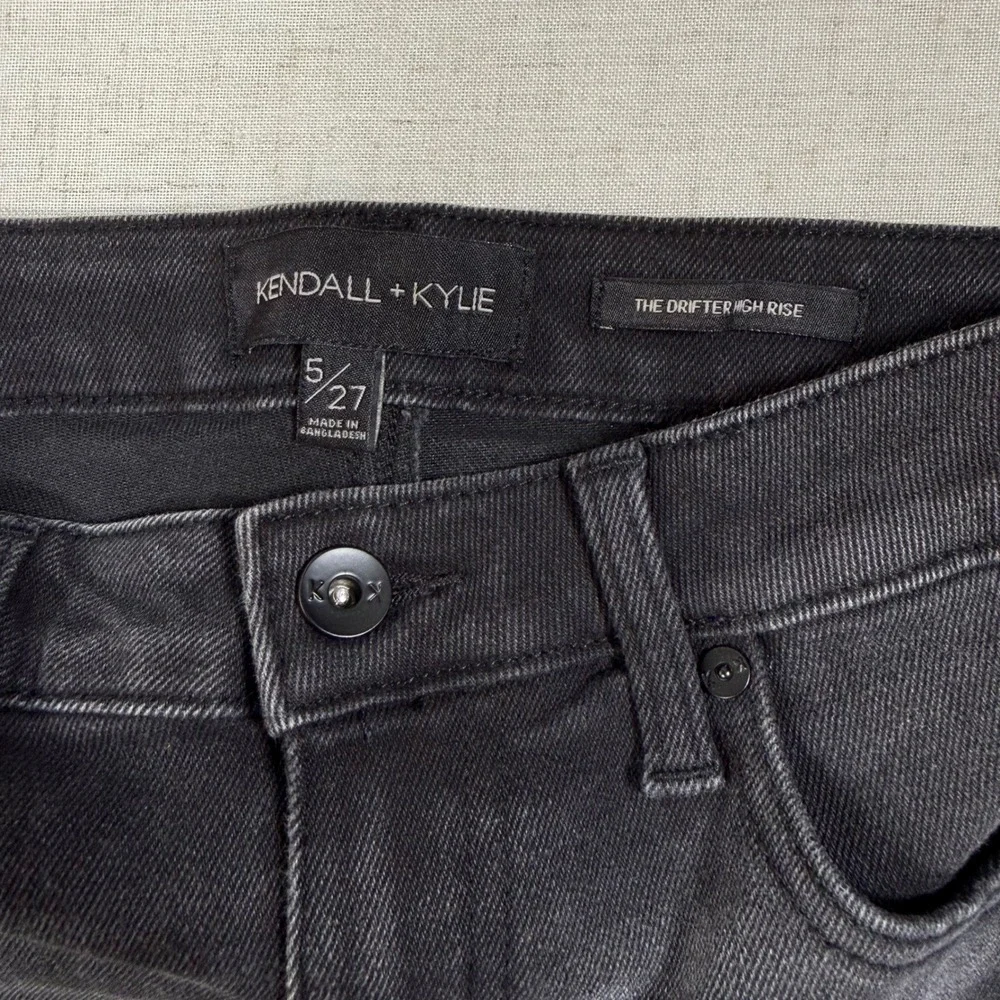 Kendall + Kylie The Drifter High Rise Black Denim Shorts Frayed Hem Size 5 27
